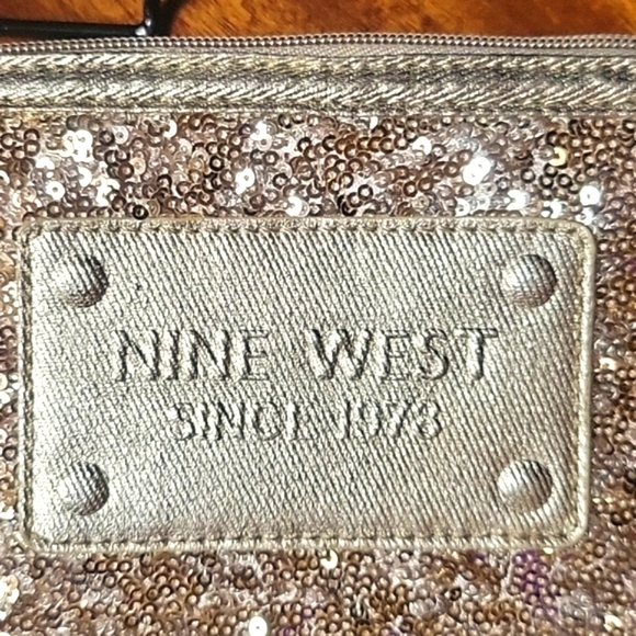 NINE WEST NWOT GOLD SEQUIN WRISLET - Picture 3 of 3